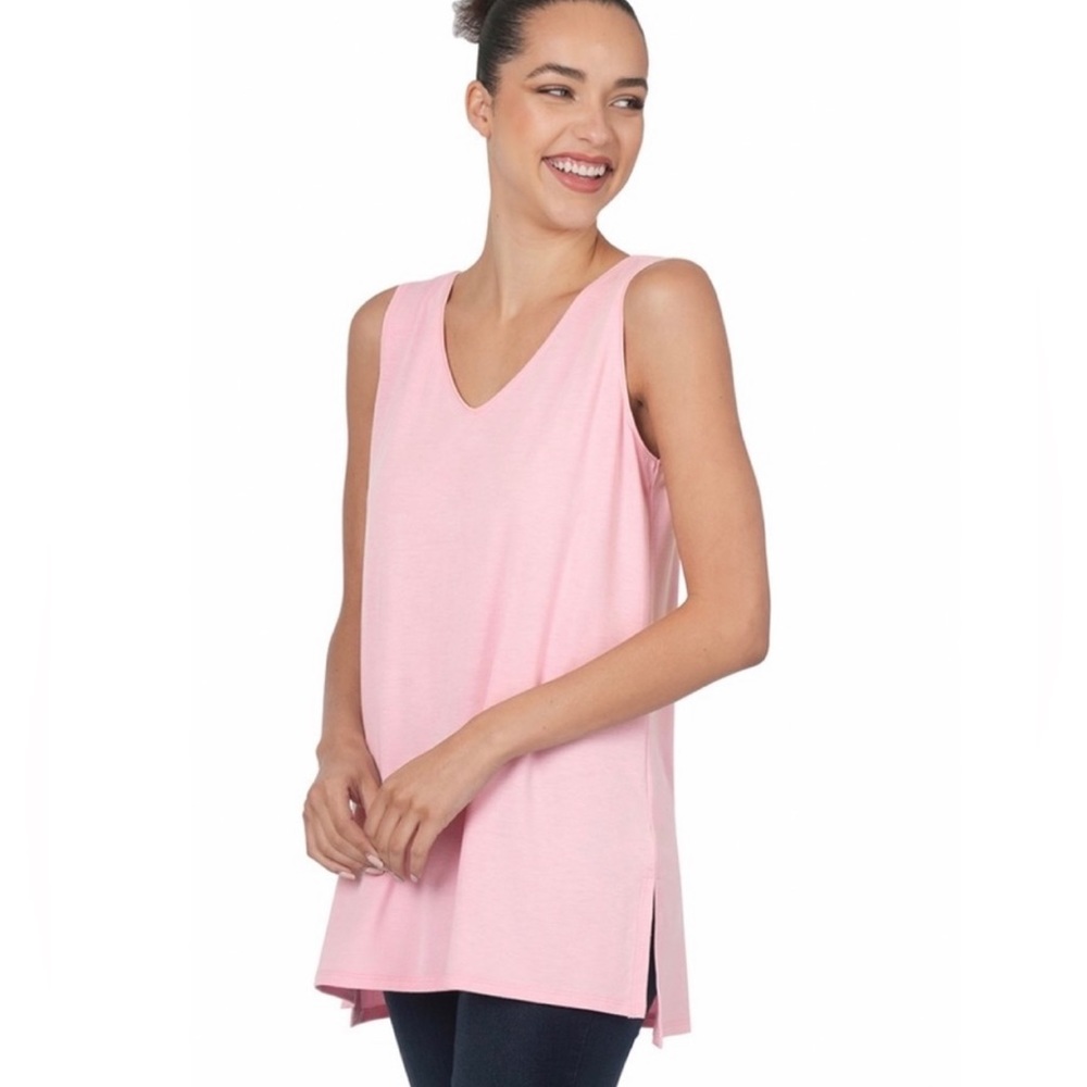 Sleeveless V- Neck Top. High-Low.